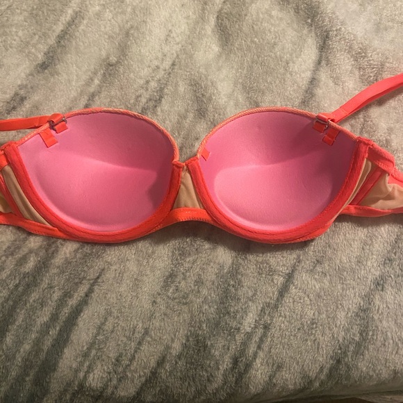 Victoria’s Secret Bra - Picture 4 of 4